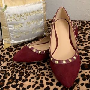 NWOT Garnet suede “Valentino like” rock stud flats